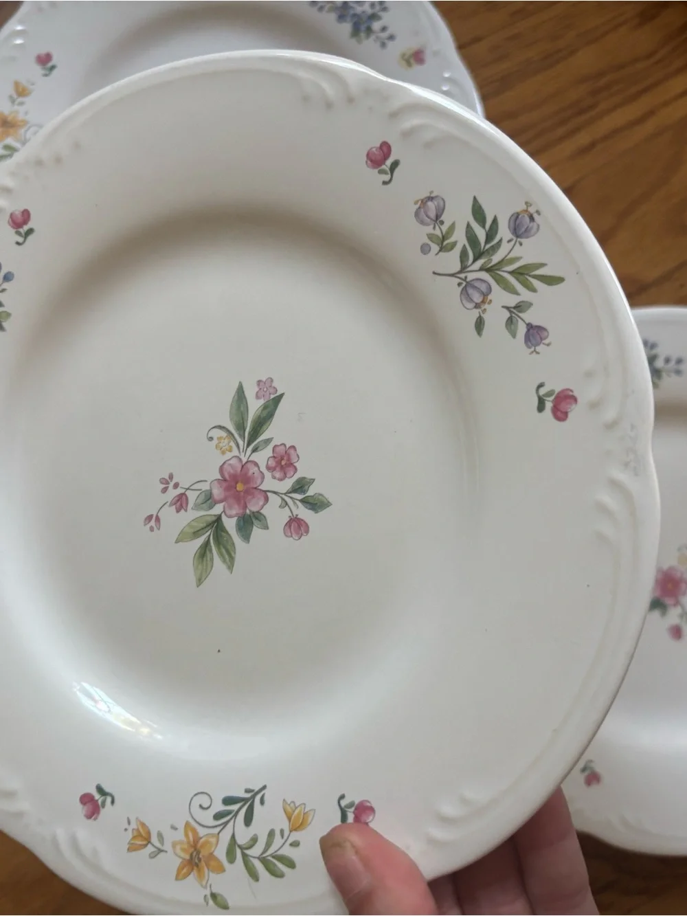 Classic White Floral Ceramic Dinner Plates - Set of 4